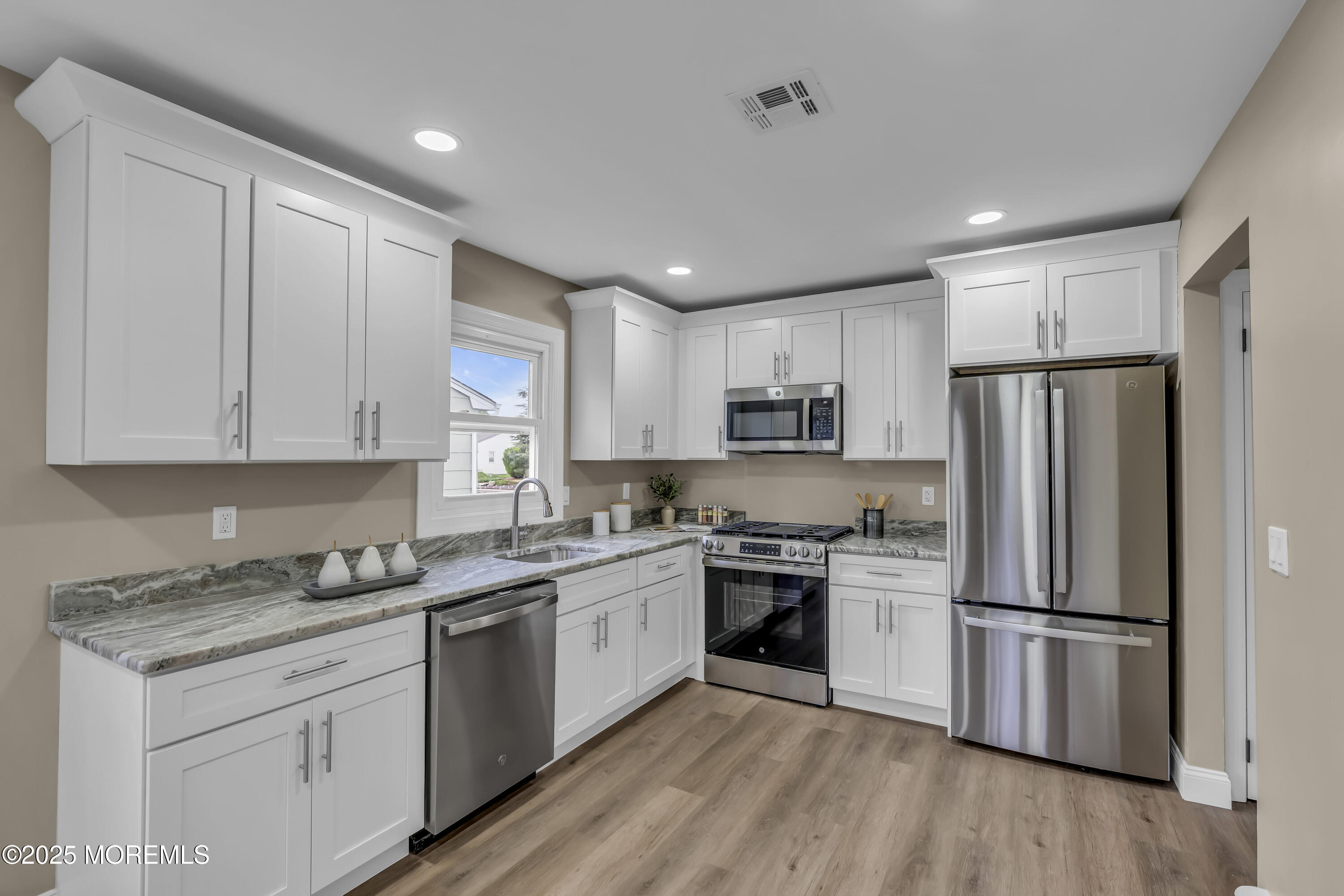 18 Gower Road, Toms River