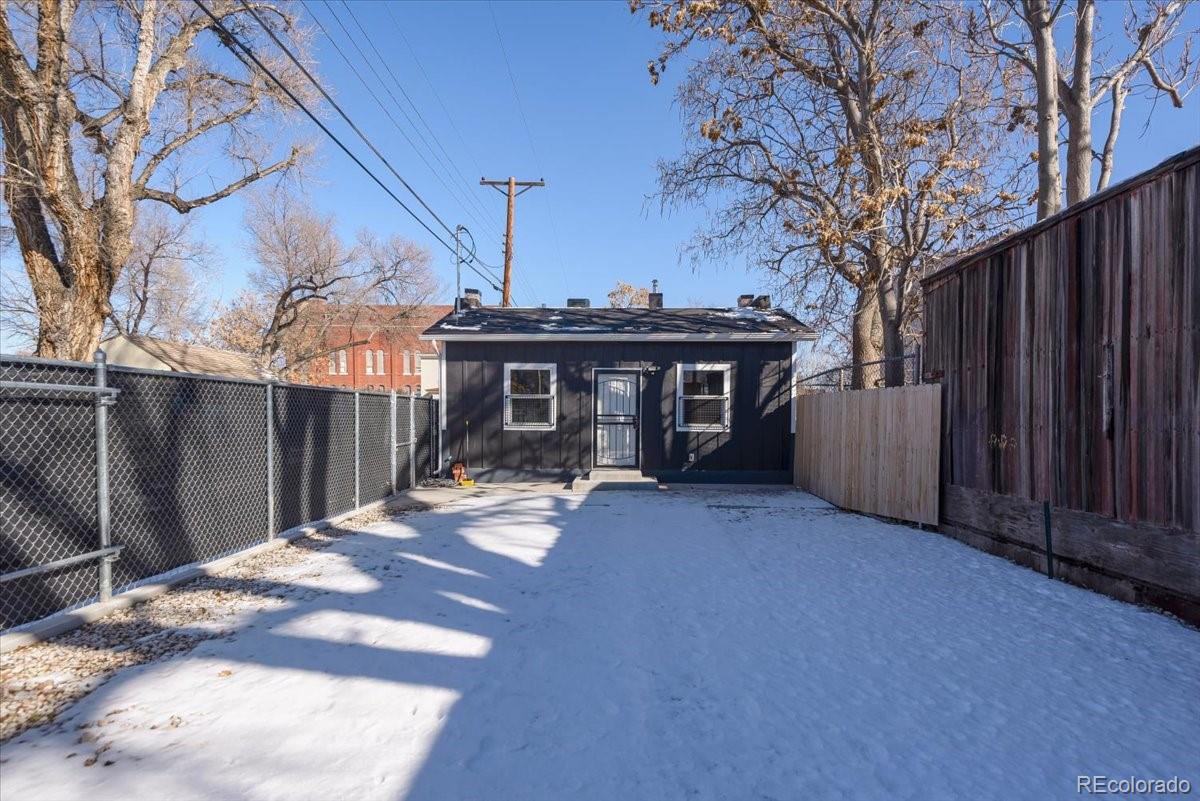 813 E B Street