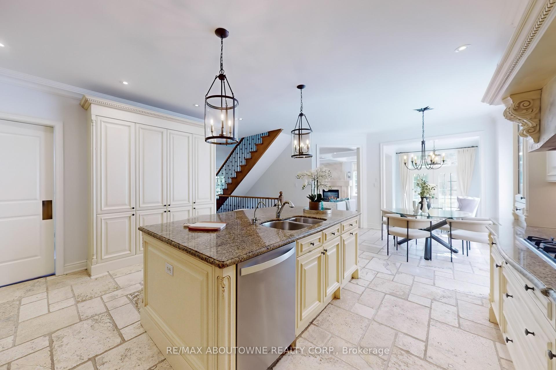 1175 Riverbank Way