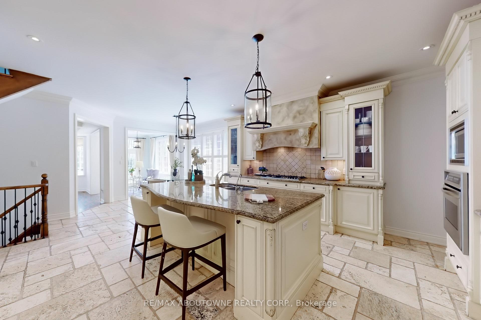 1175 Riverbank Way