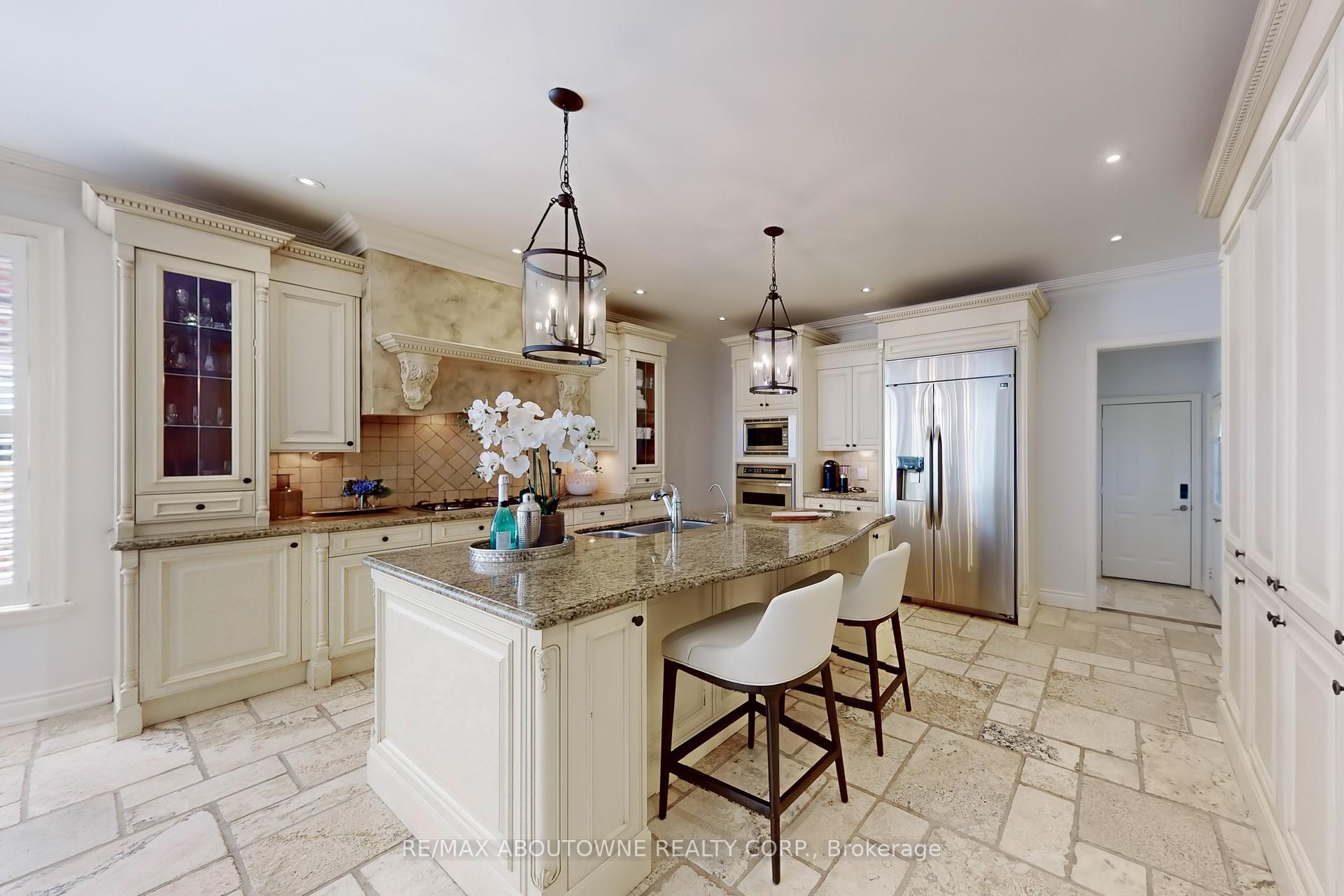 1175 Riverbank Way