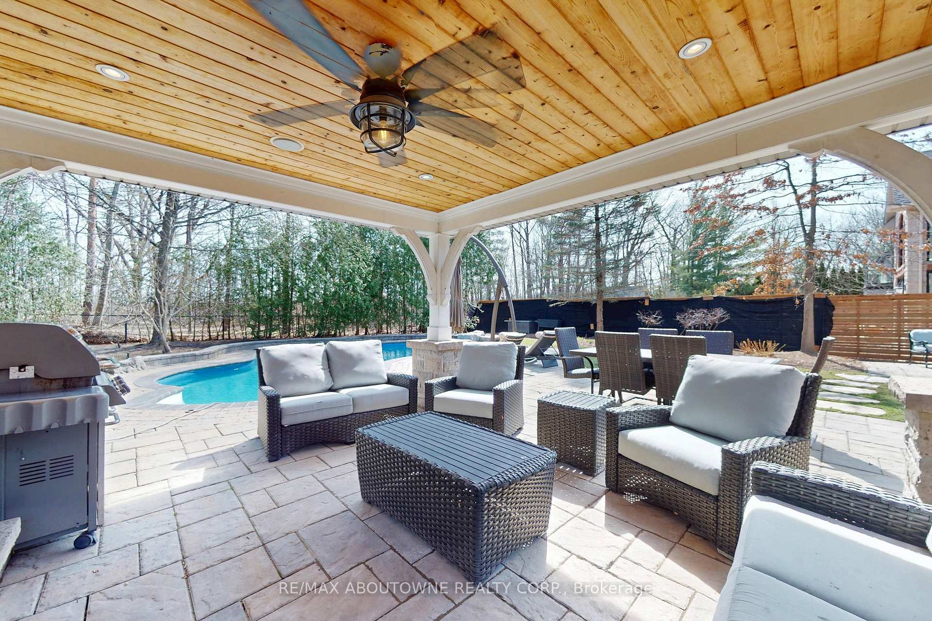 1175 Riverbank Way
