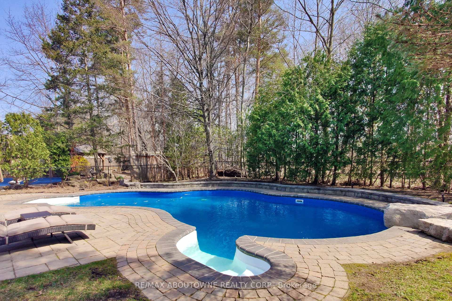 1175 Riverbank Way