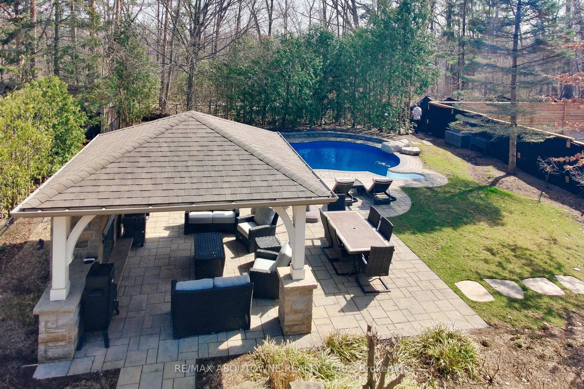 1175 Riverbank Way