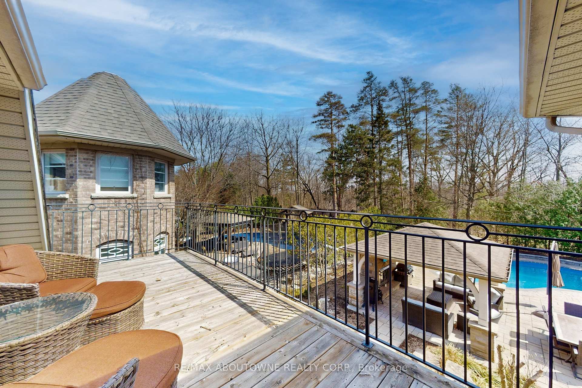 1175 Riverbank Way