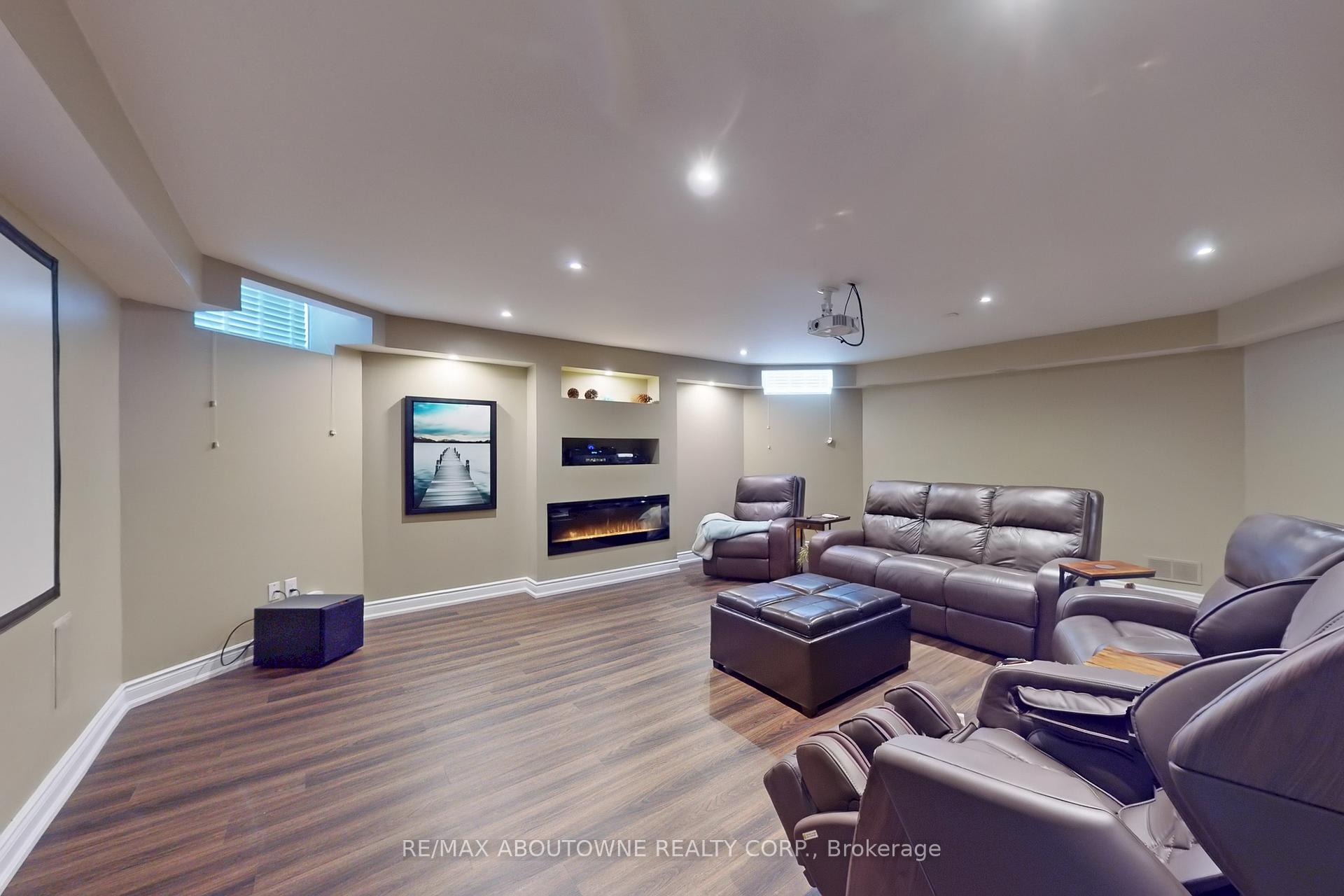 1175 Riverbank Way