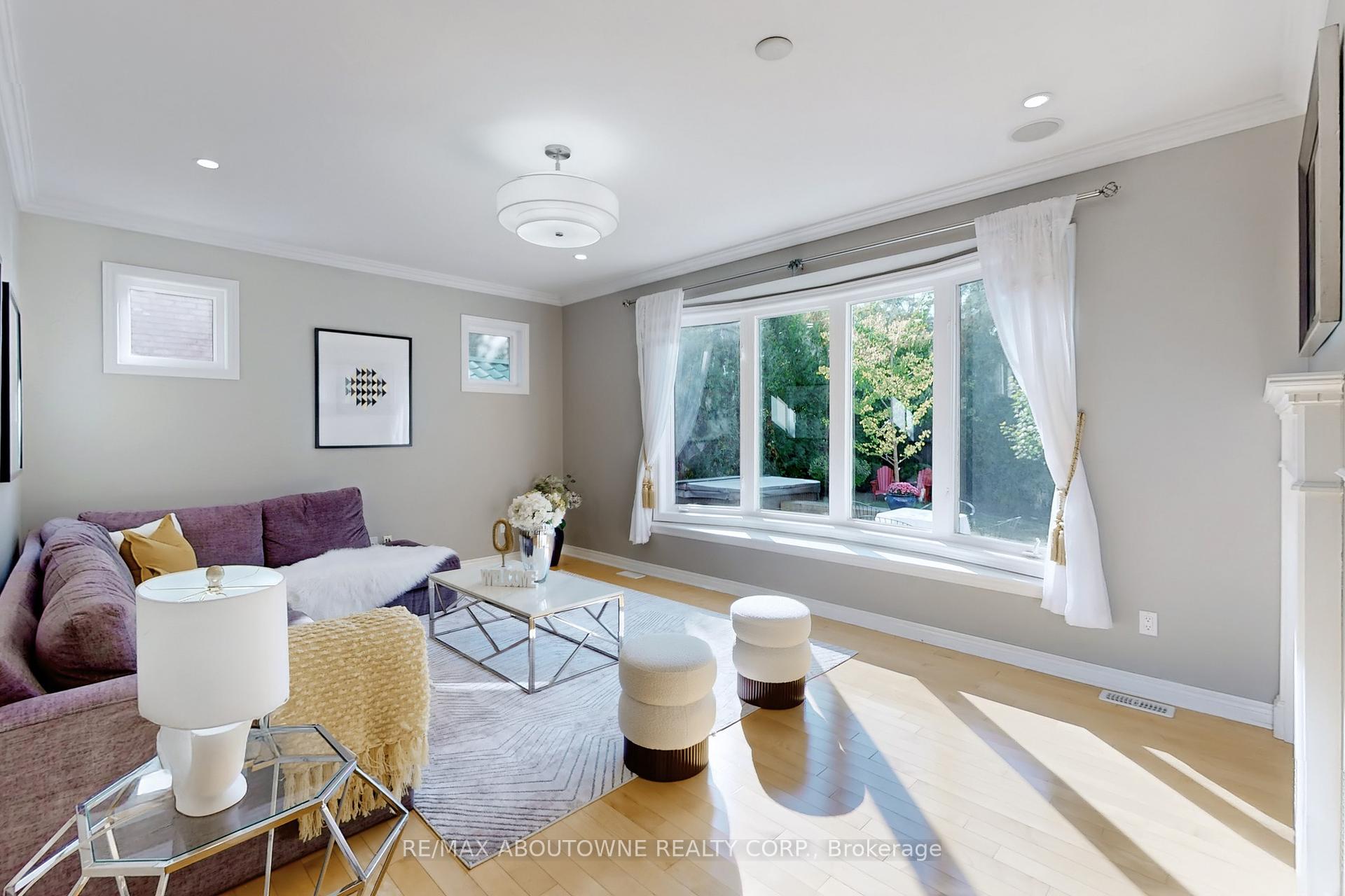 3374 Fox Run Circle