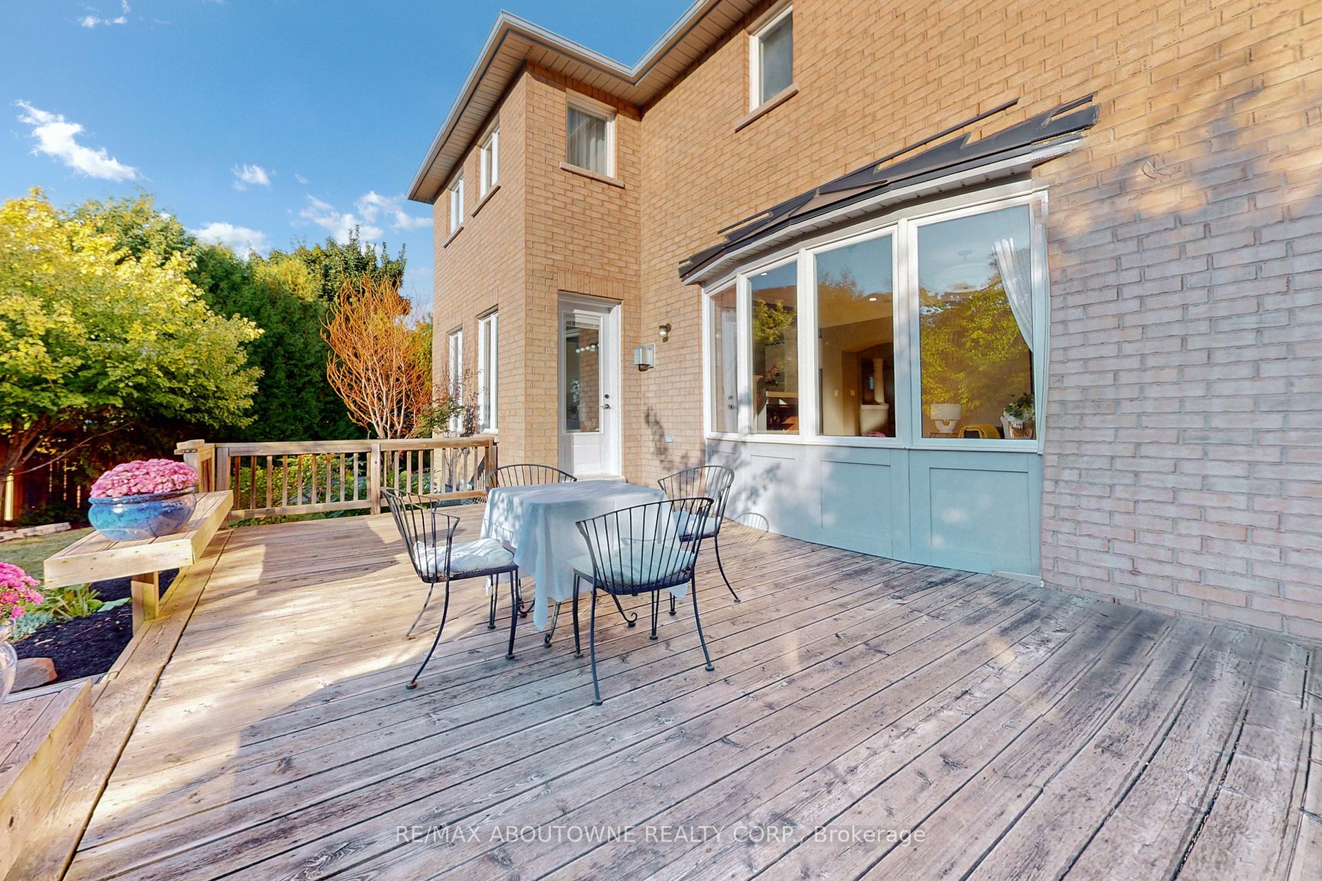 3374 Fox Run Circle