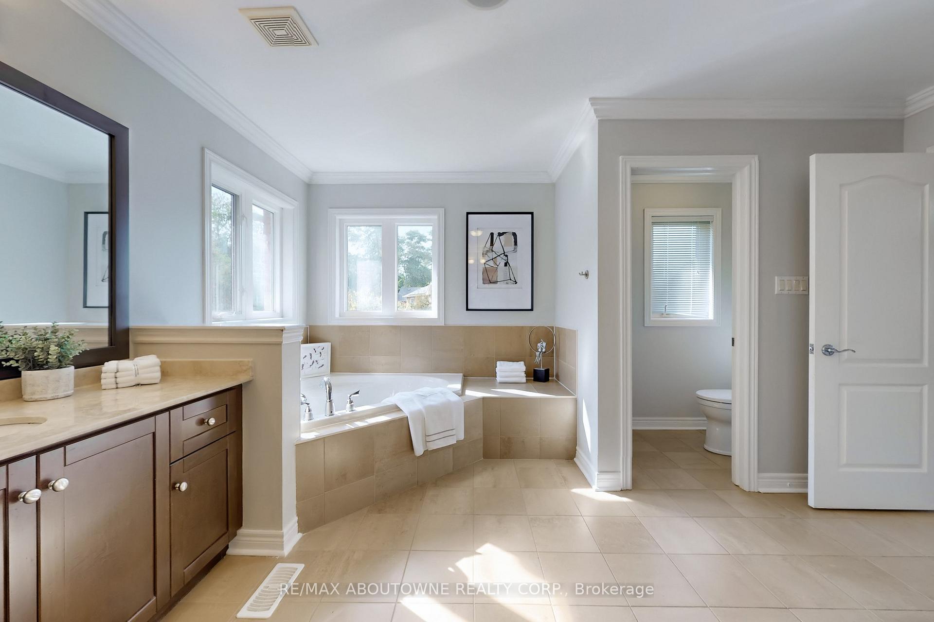 3374 Fox Run Circle