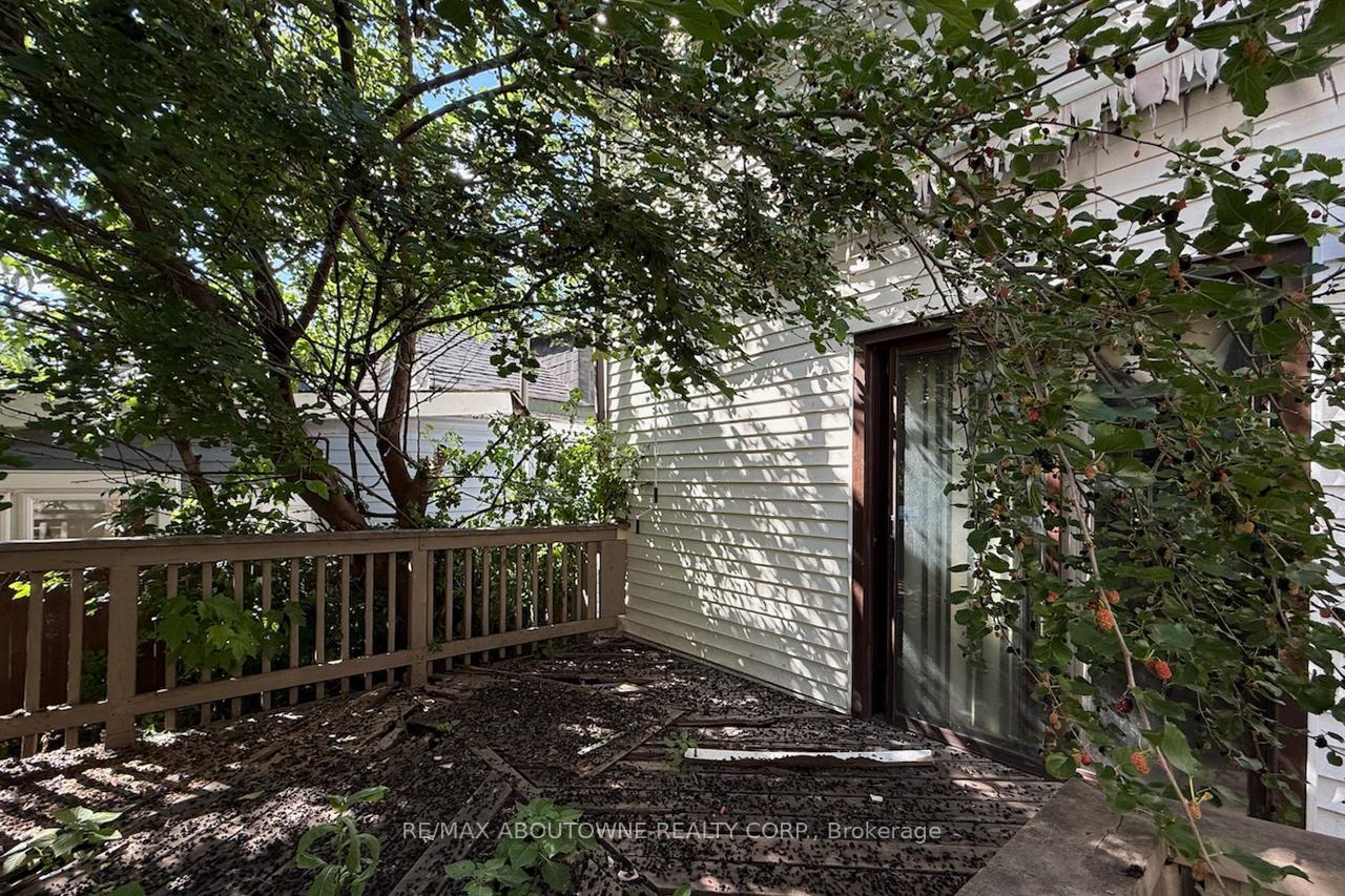 214 Burlington Street E
