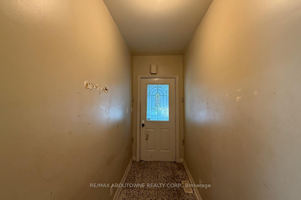 214 Burlington Street E