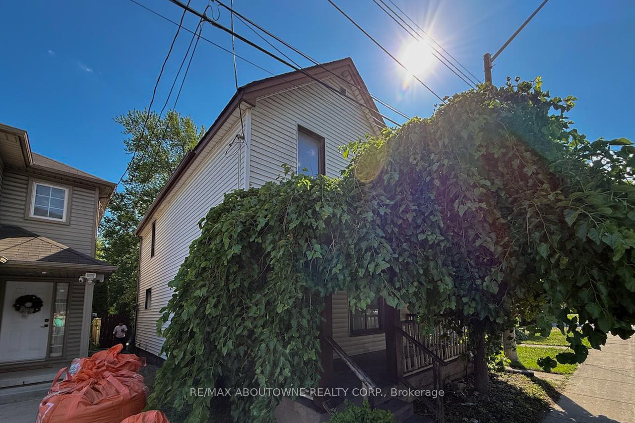 214 Burlington Street E