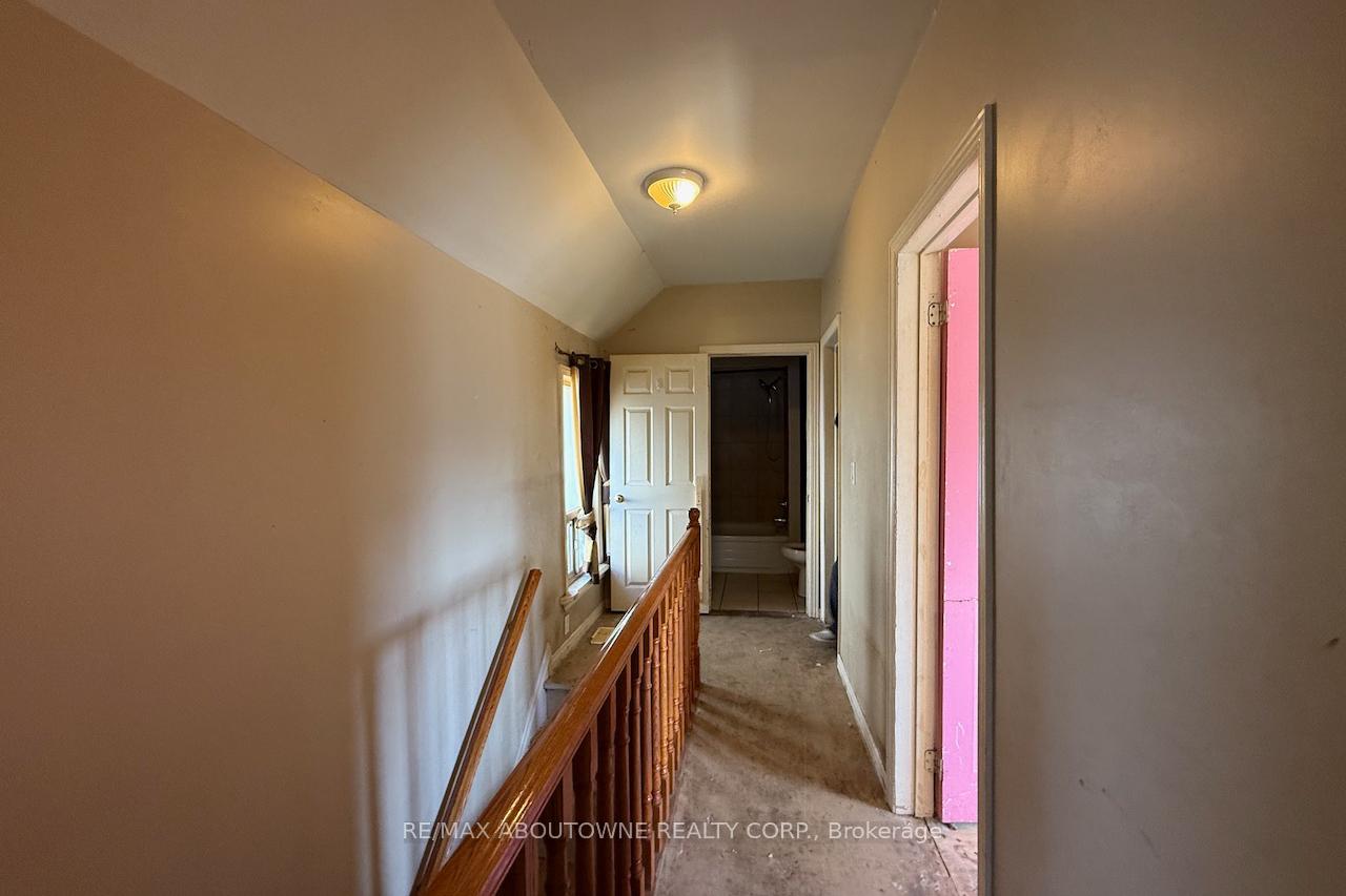 214 Burlington Street E