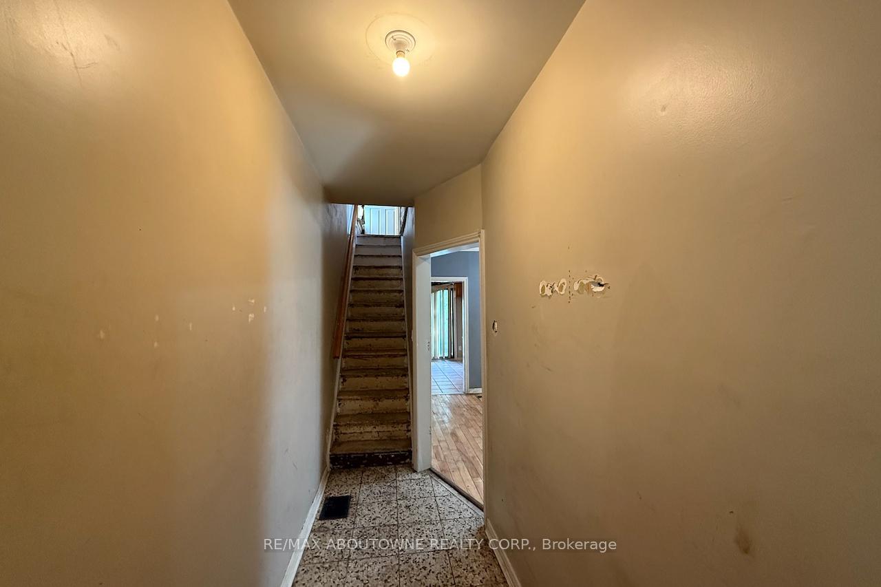 214 Burlington Street E