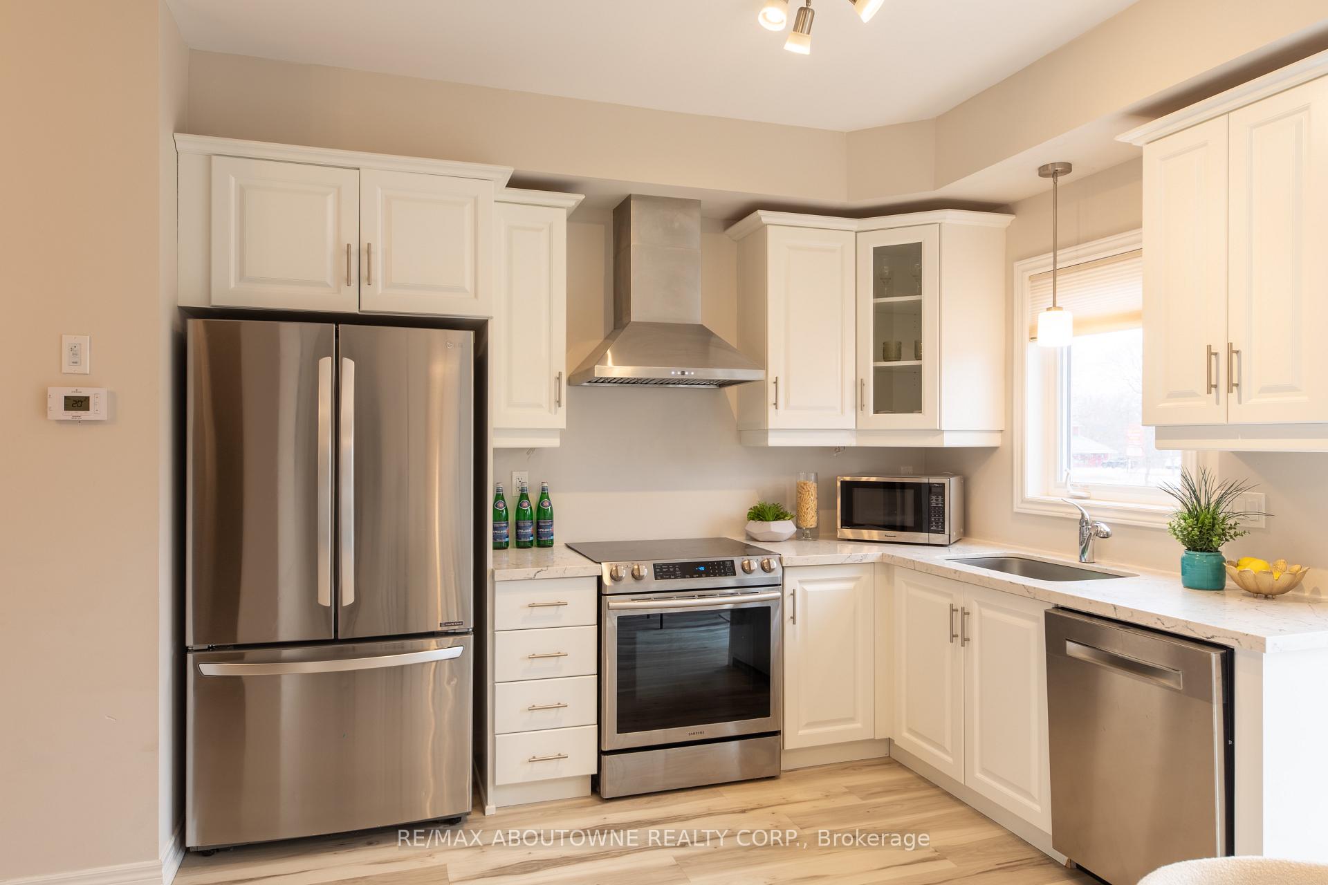 15 Barley Lane, Hamilton, ON L9K 0K1