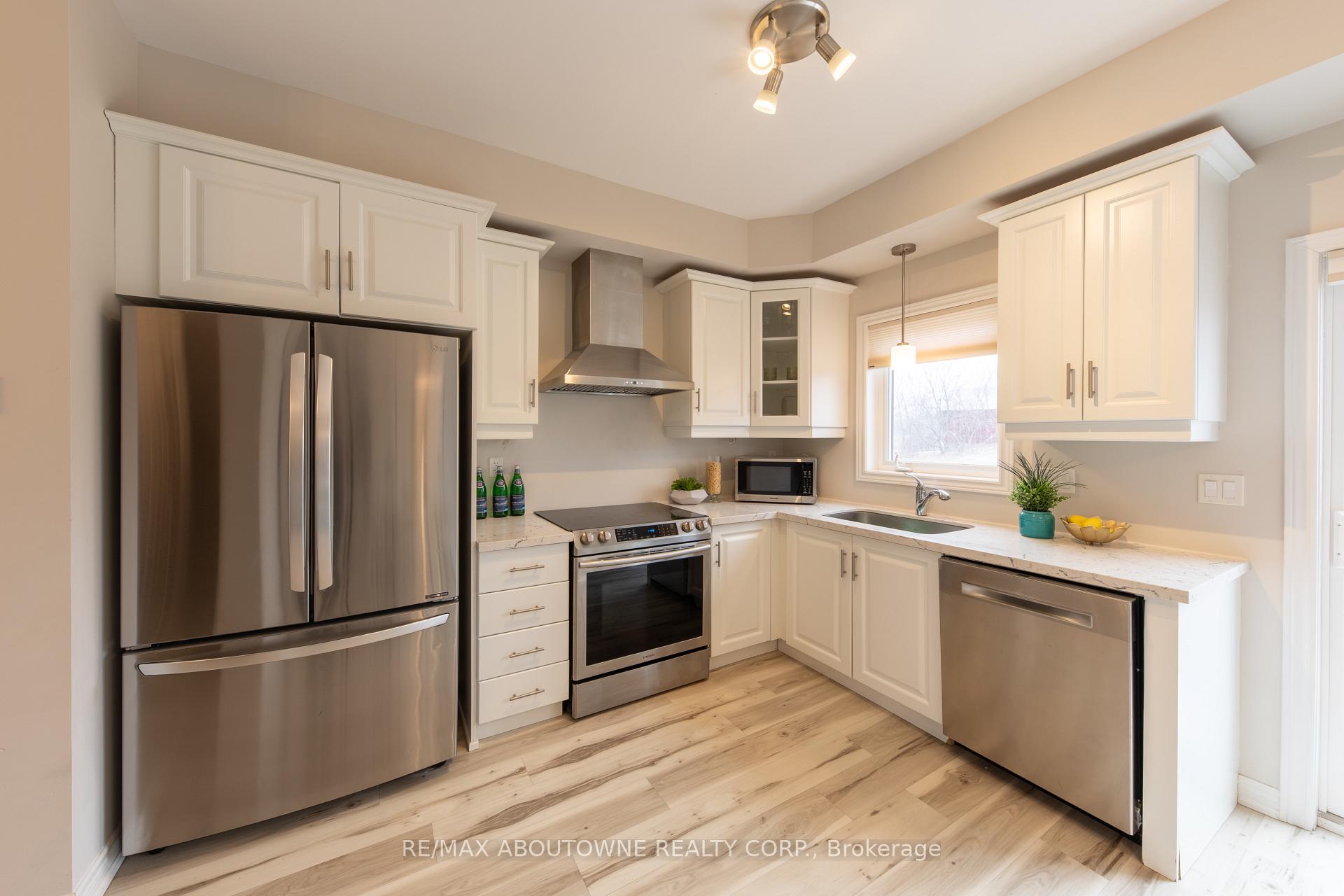 15 Barley Lane, Hamilton, ON L9K 0K1