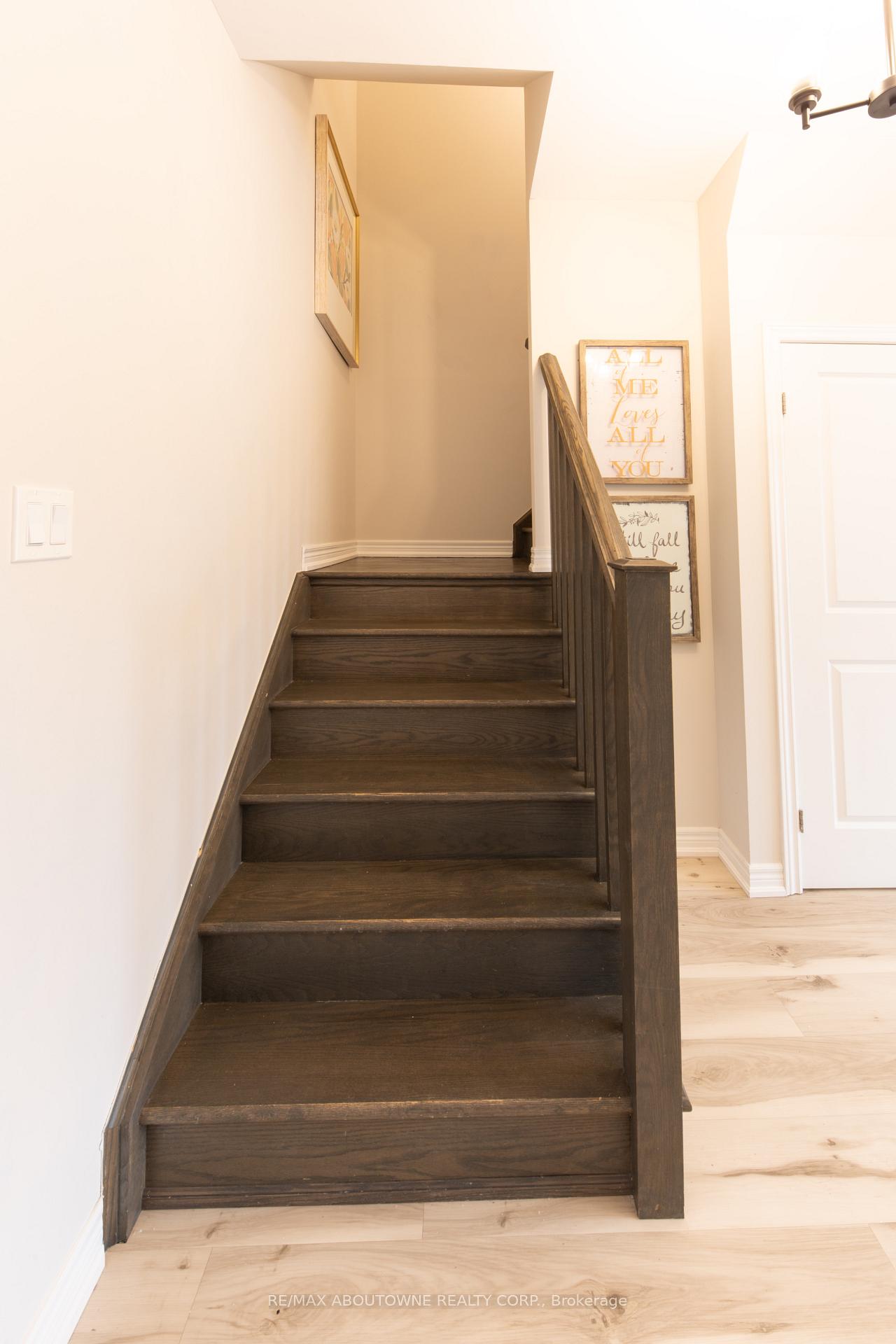 15 Barley Lane, Hamilton, ON L9K 0K1