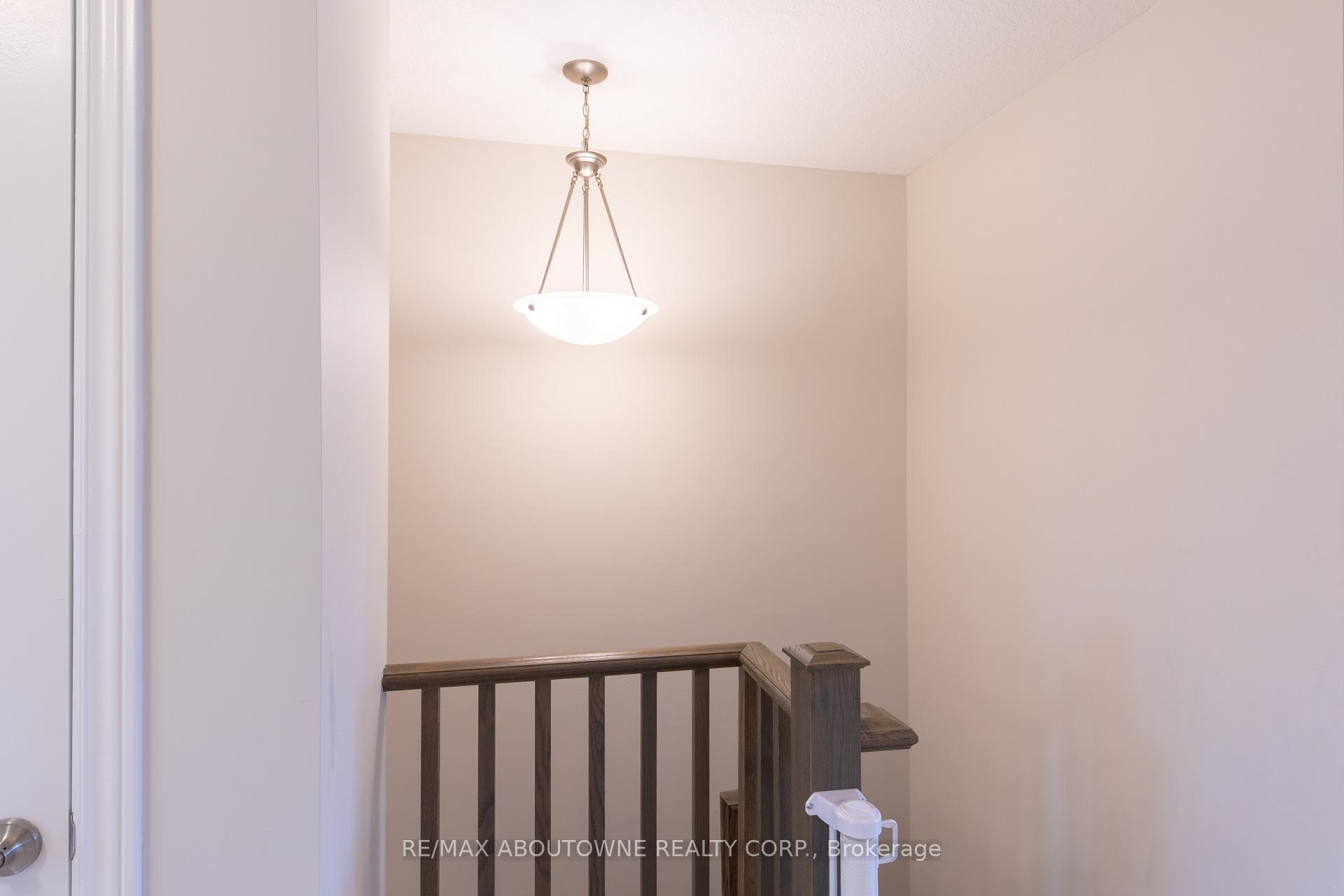 15 Barley Lane, Hamilton, ON L9K 0K1