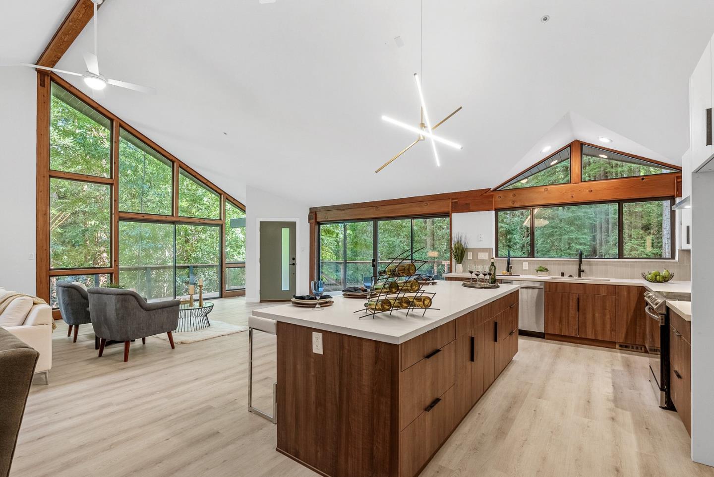 1190 Scenic DR