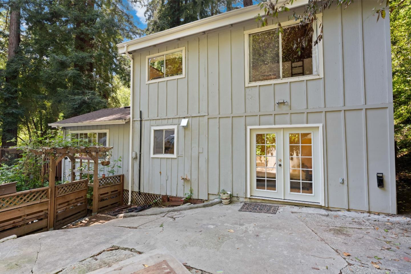 329 Creekside WAY