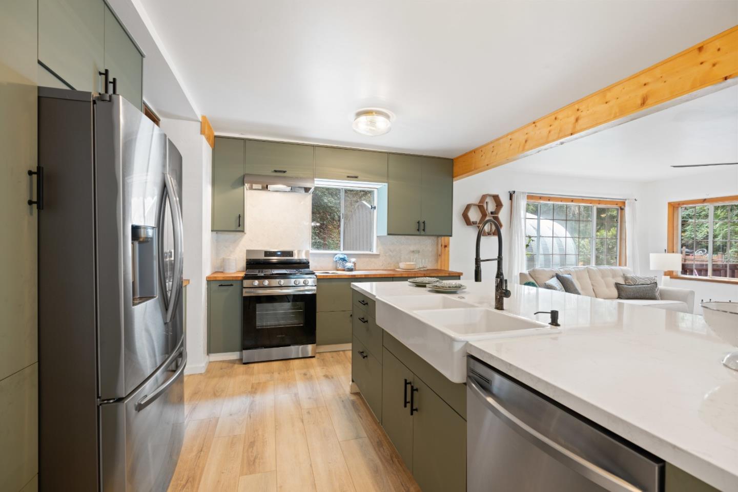 329 Creekside WAY