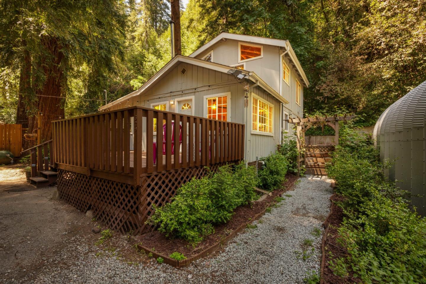 329 Creekside WAY
