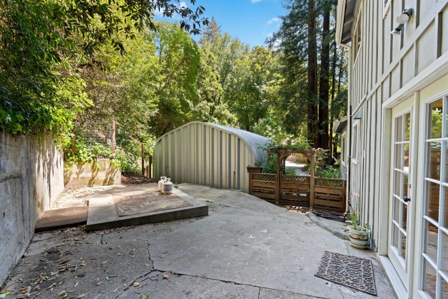 329 Creekside WAY