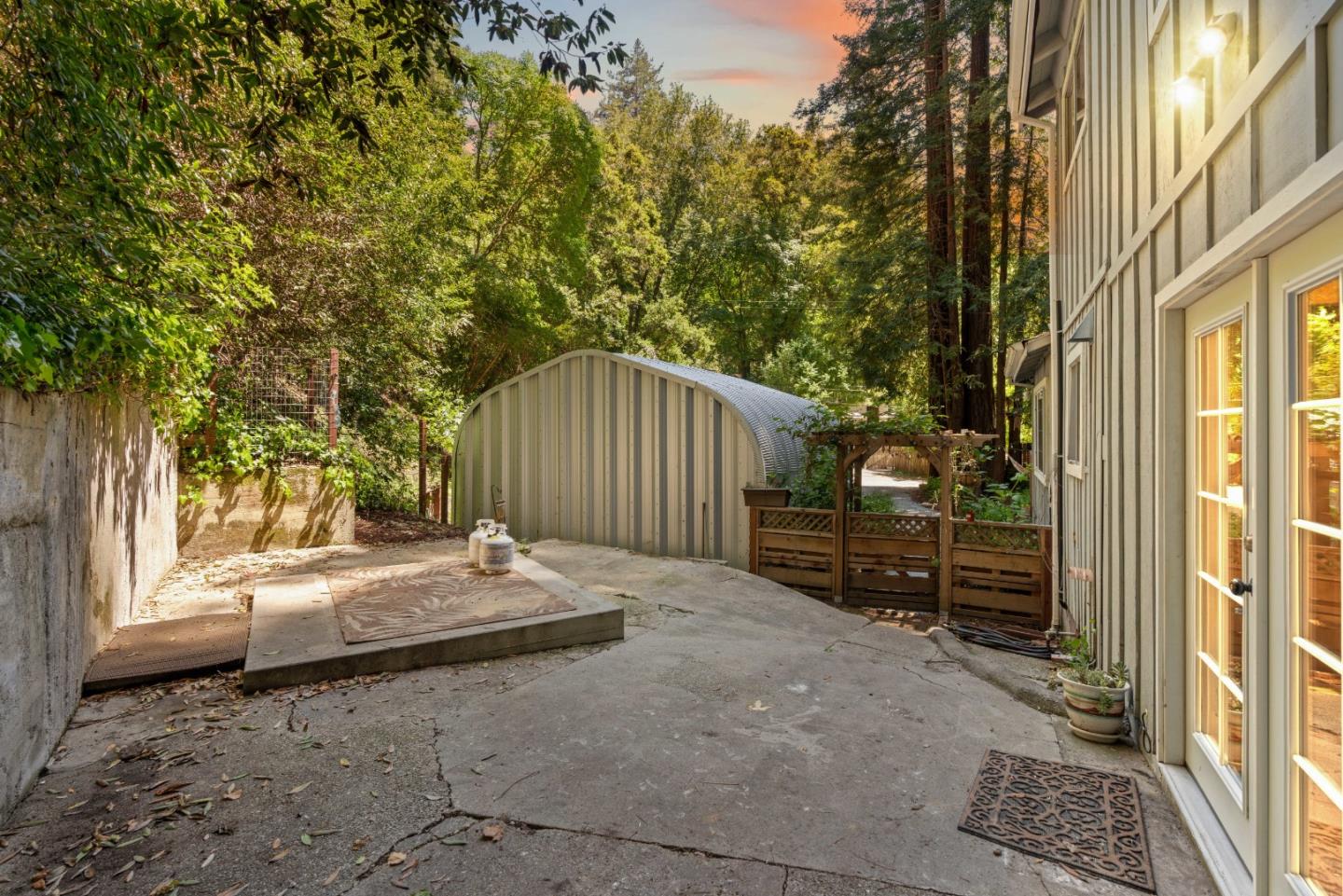 329 Creekside WAY