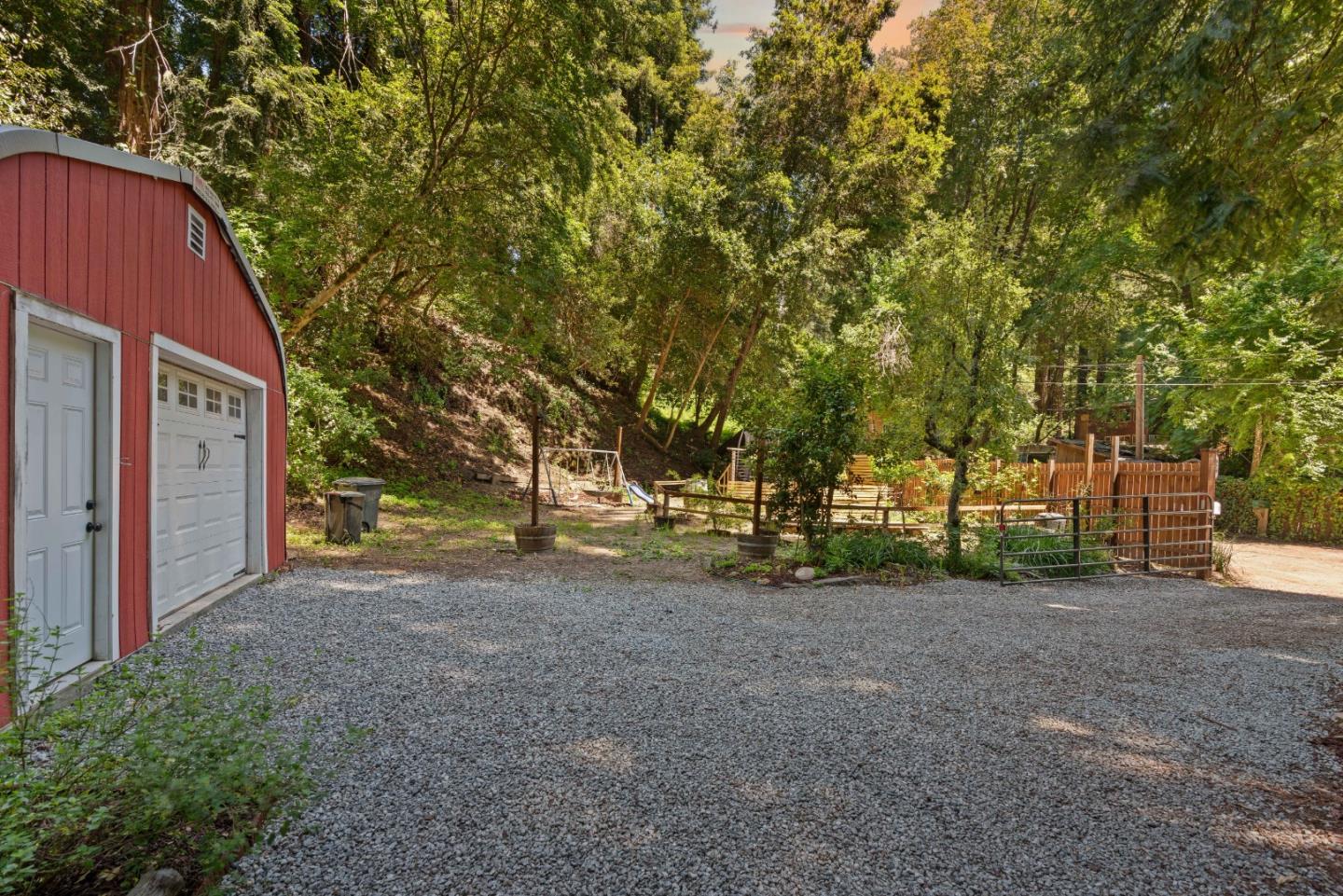 329 Creekside WAY