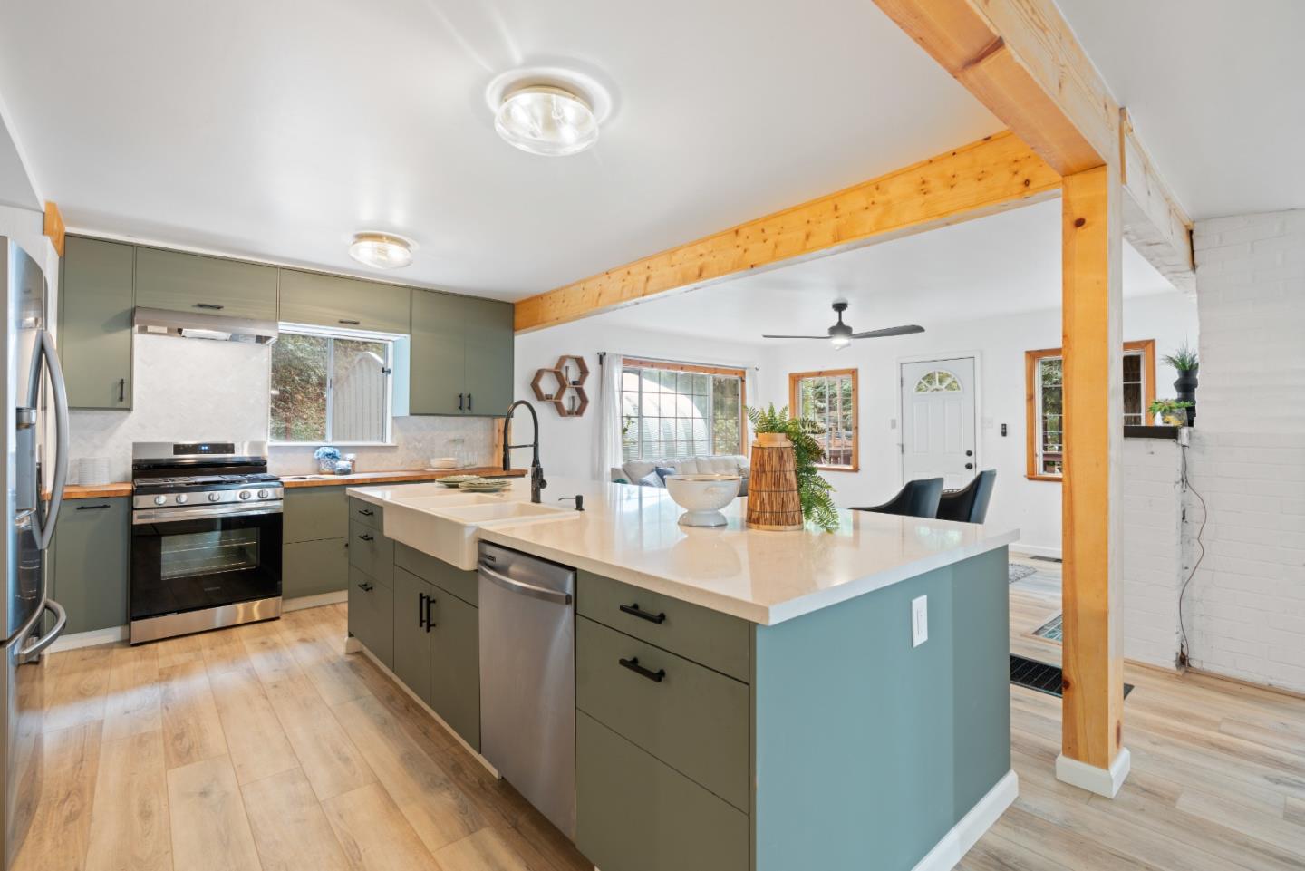 329 Creekside WAY