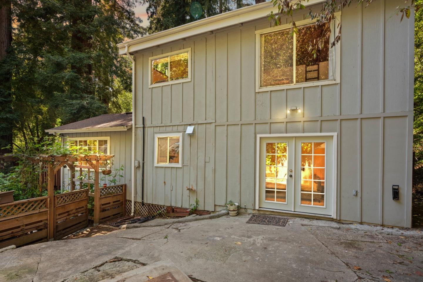 329 Creekside WAY