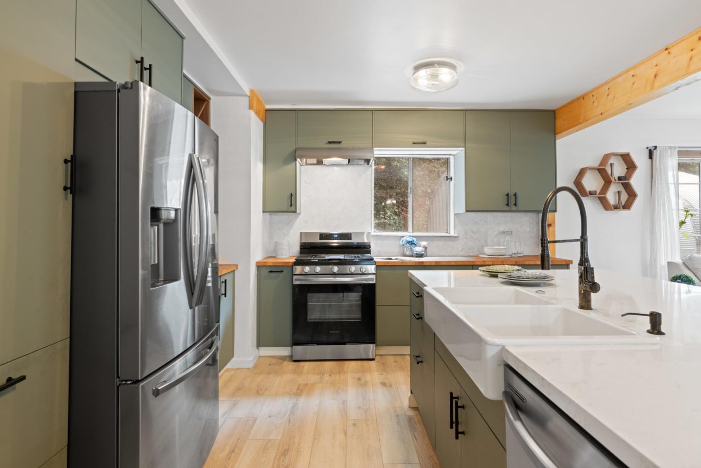 329 Creekside WAY