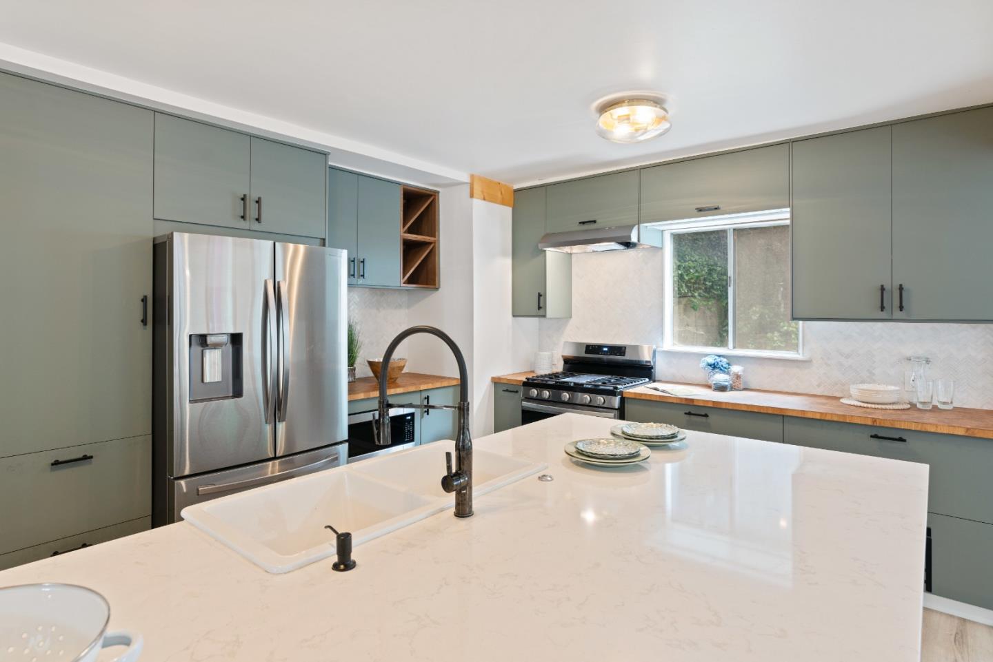 329 Creekside WAY
