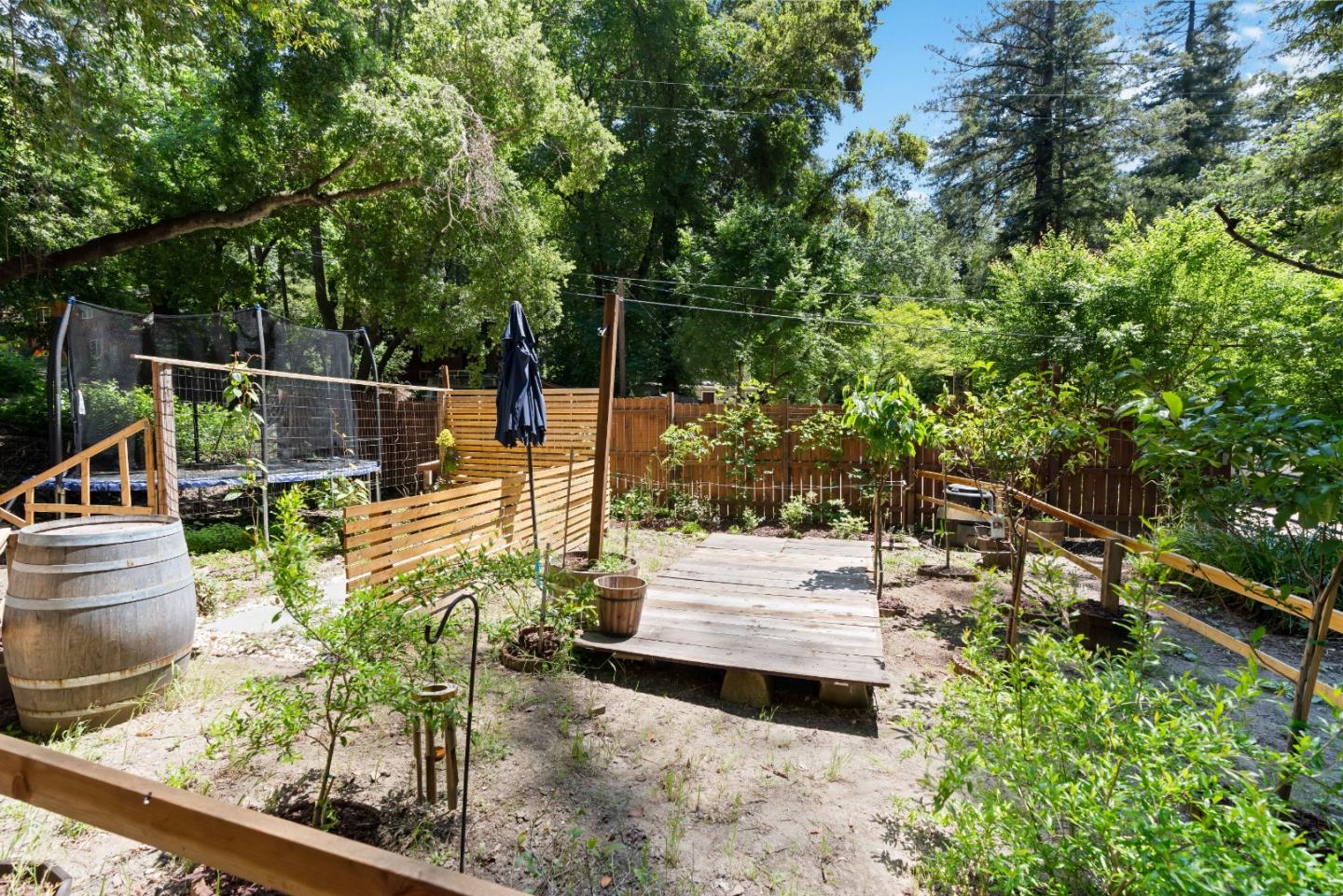 329 Creekside WAY