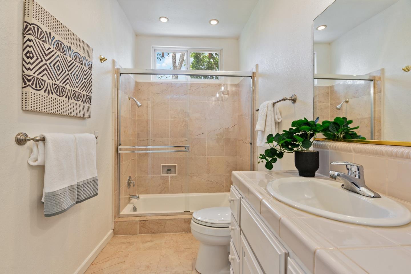 233 Lake CT