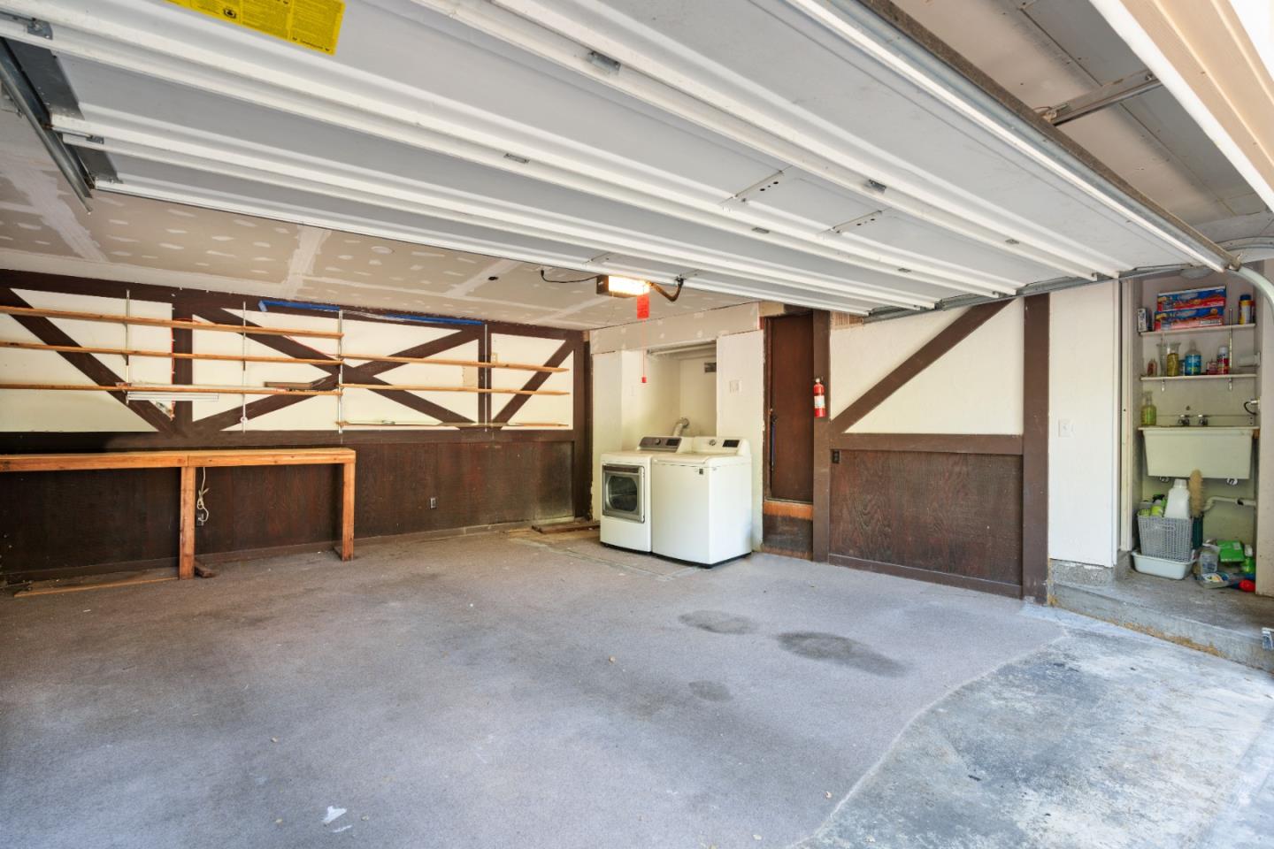 233 Lake CT