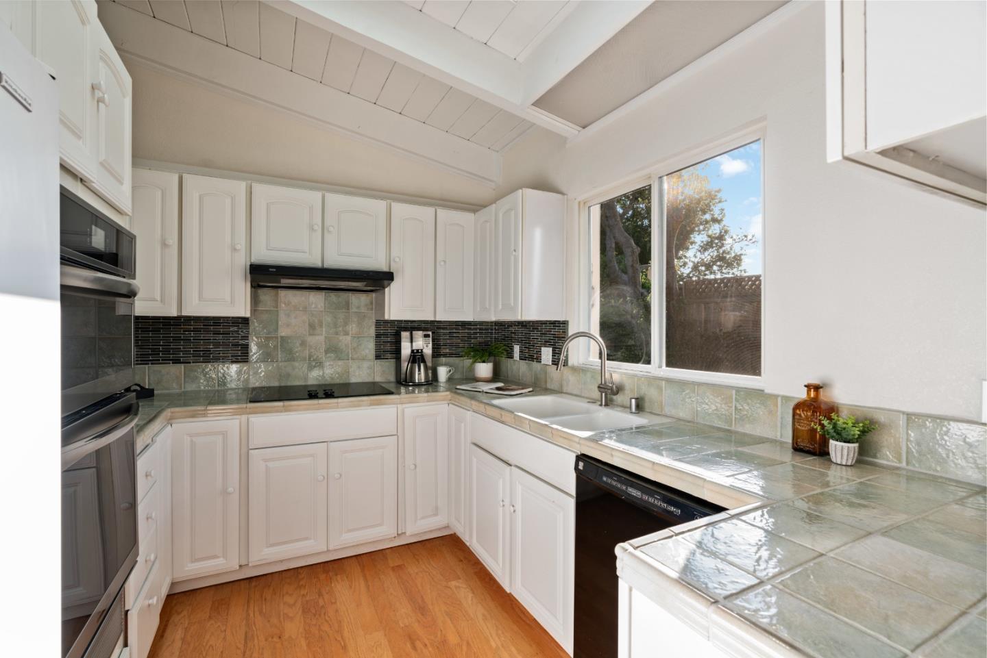233 Lake CT
