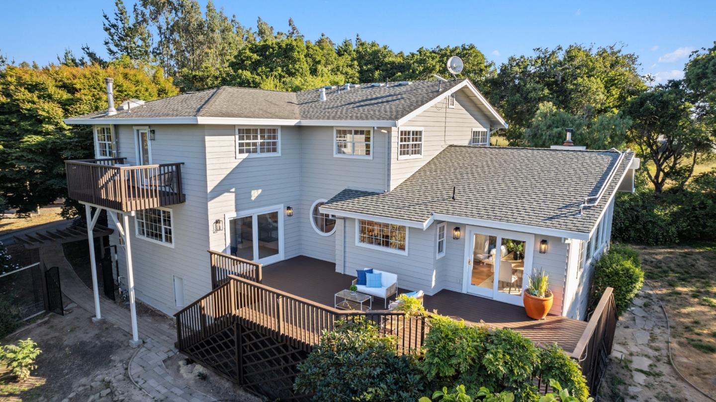 560 Windsong WAY