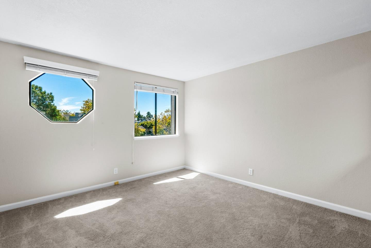 3414 Kenilworth LN