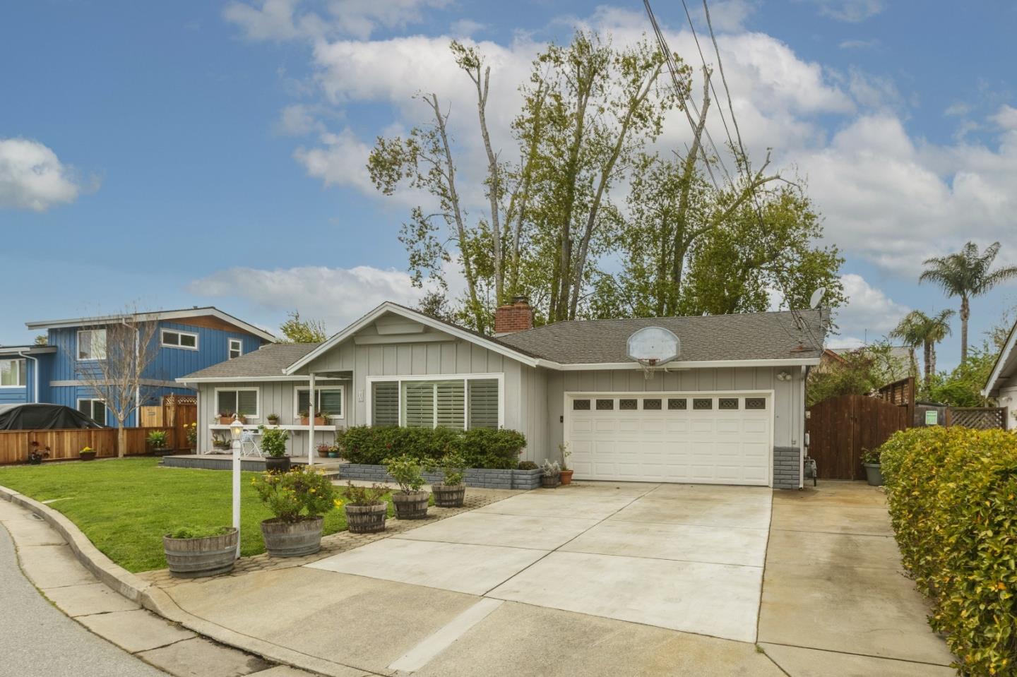 210 Harkleroad AVE