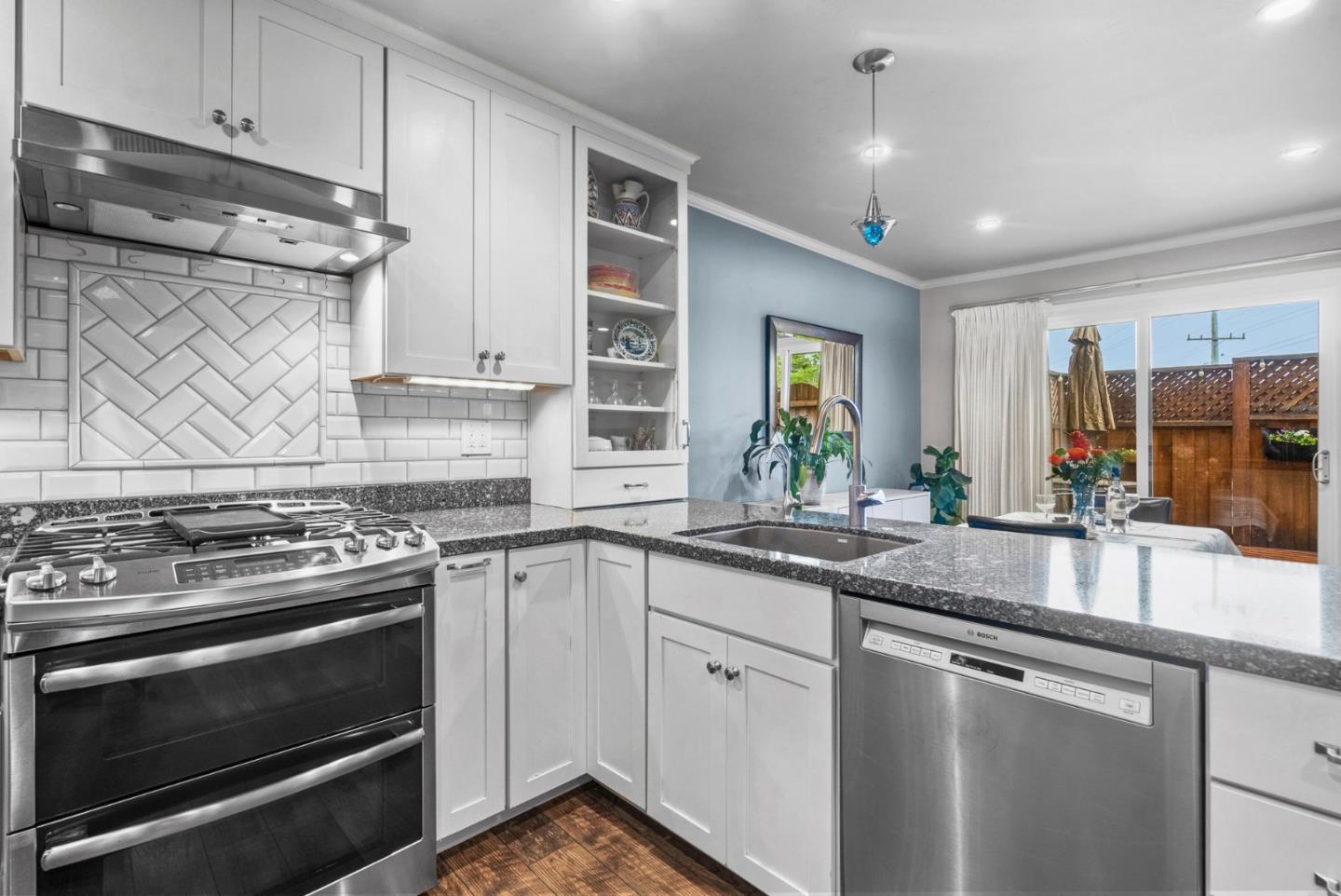 3071 Arlington DR