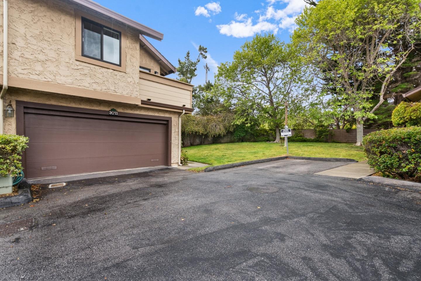 3071 Arlington DR