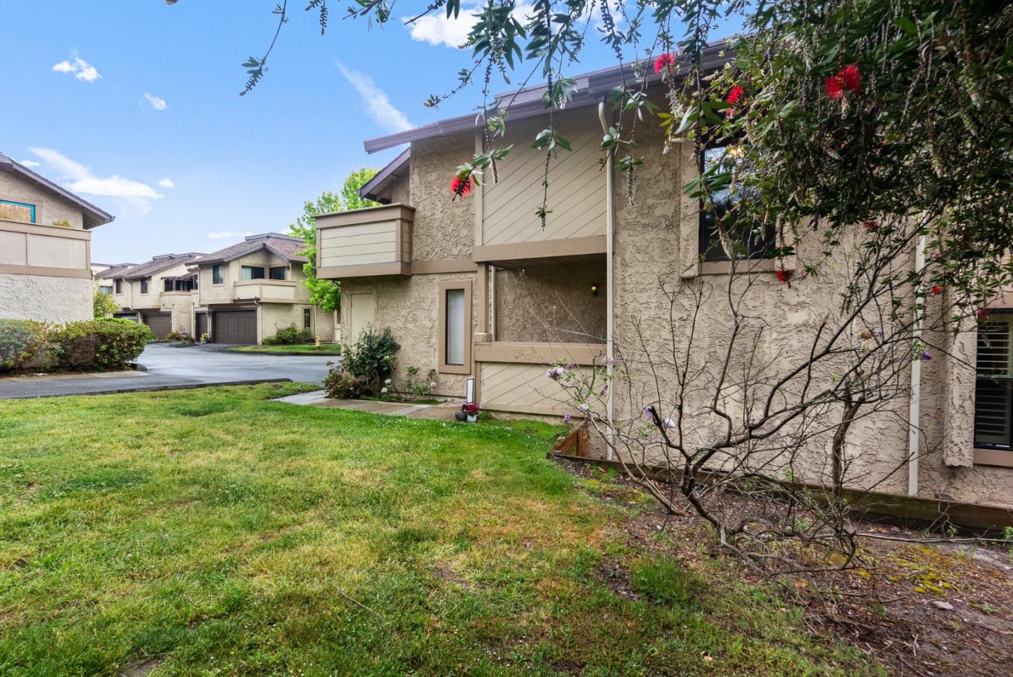 3071 Arlington DR