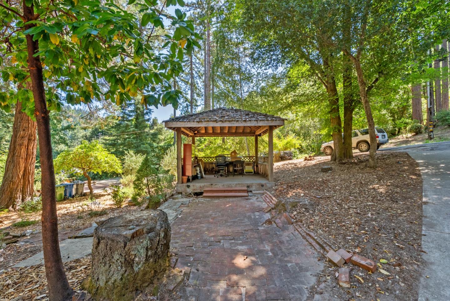 260 Overlook Drive