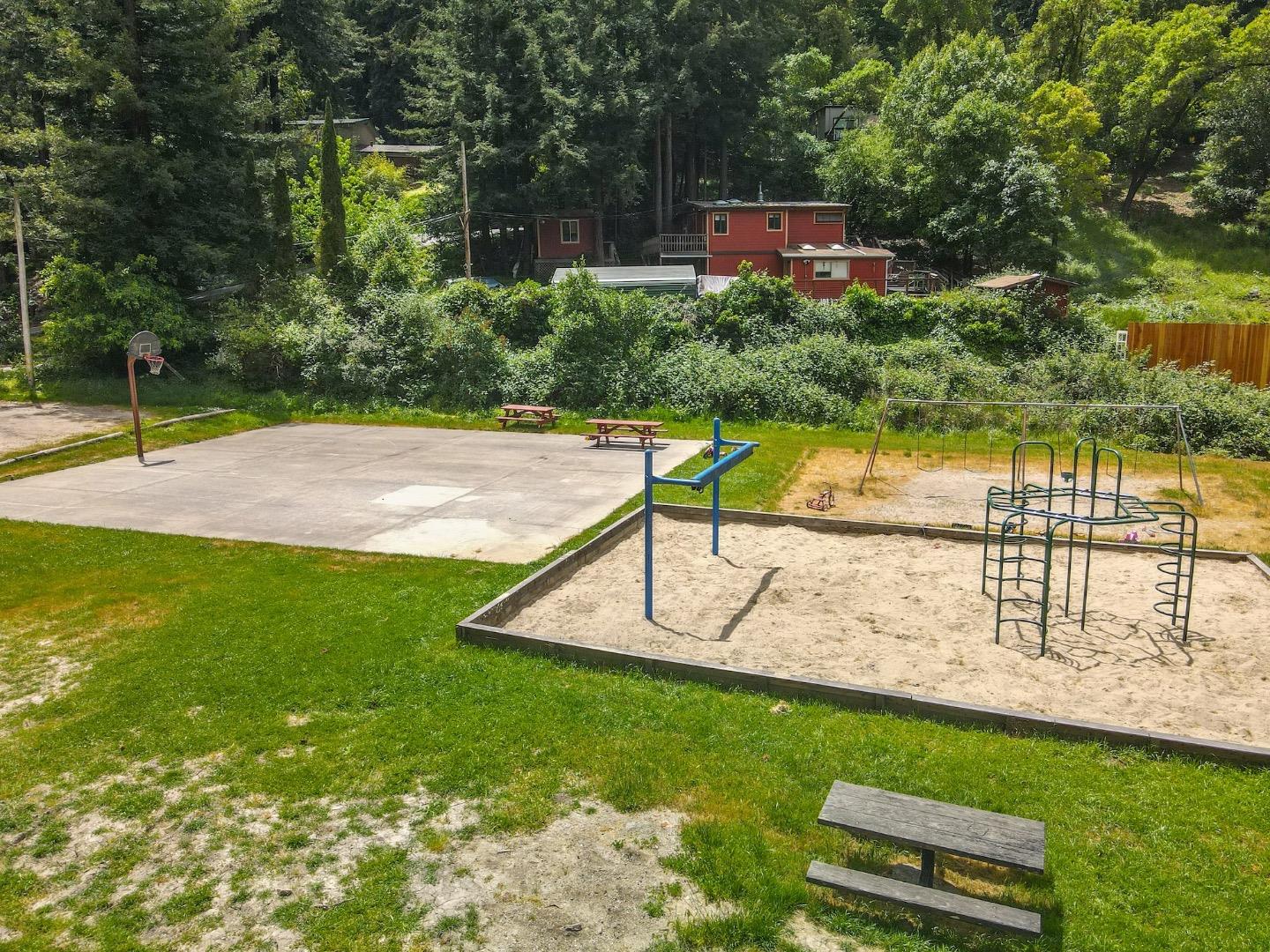 1495 Mclellan Road