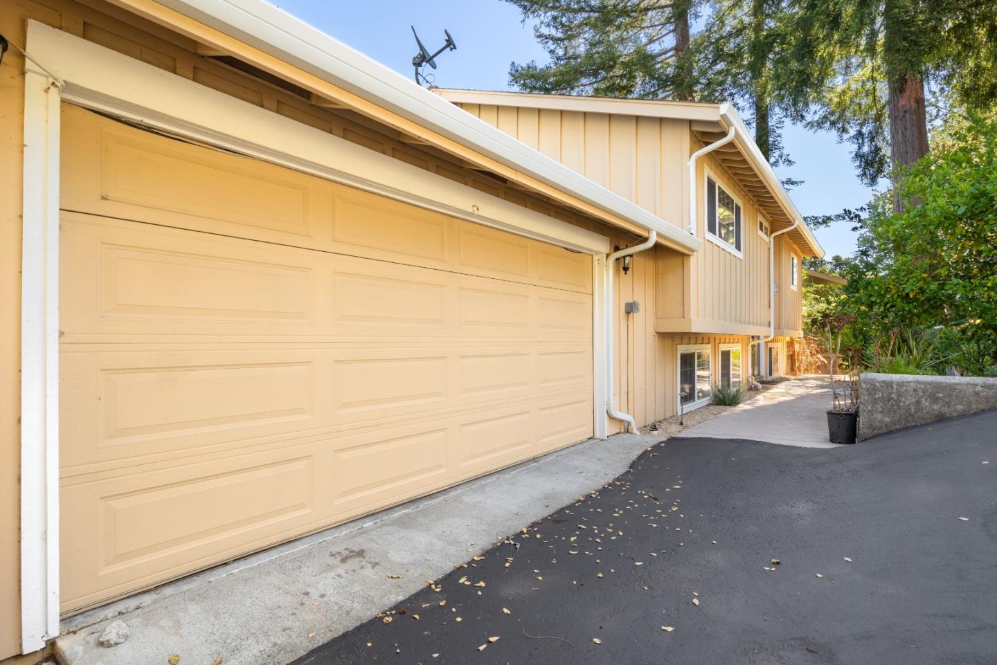 790 Whispering Pines DR