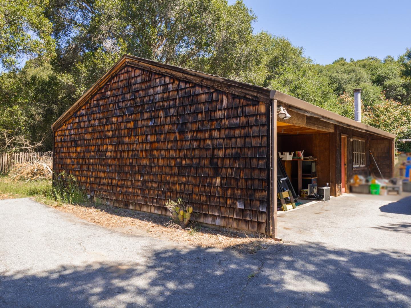 925 Old Farm LN
