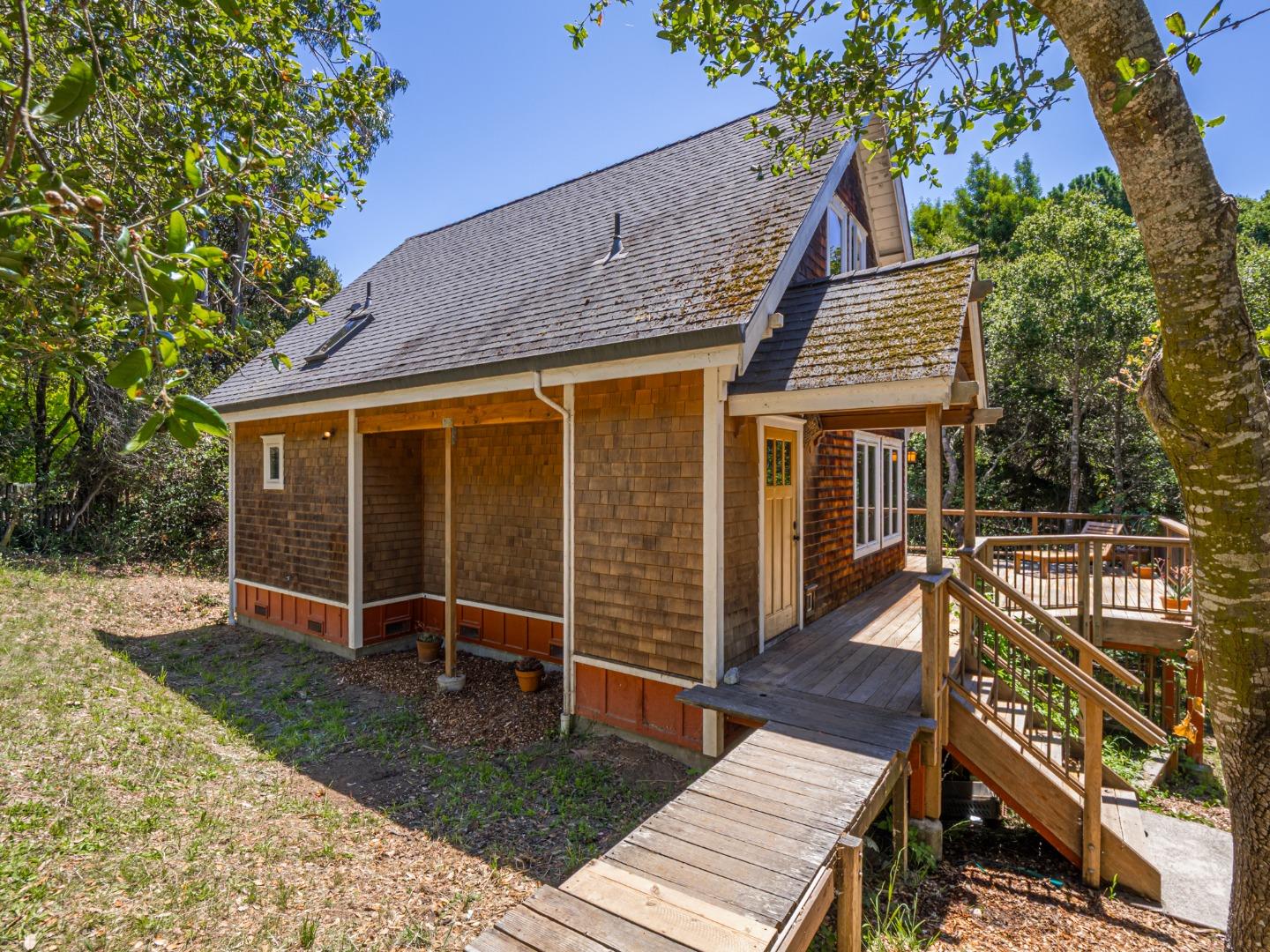 925 Old Farm LN
