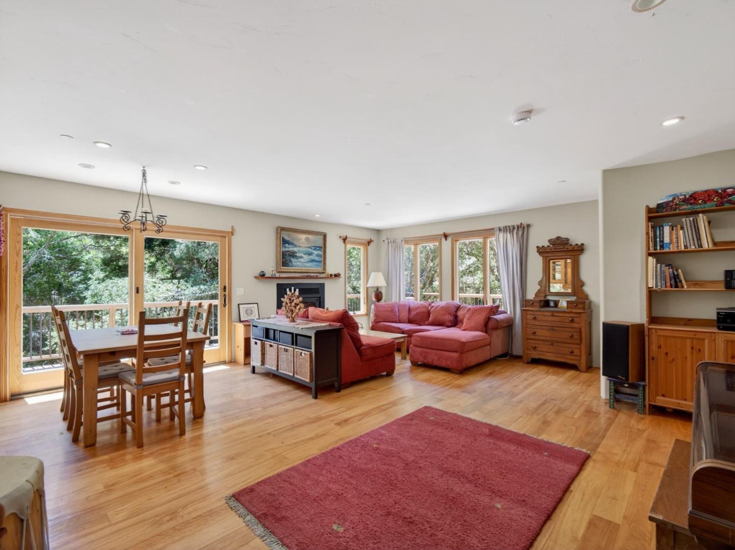 925 Old Farm LN