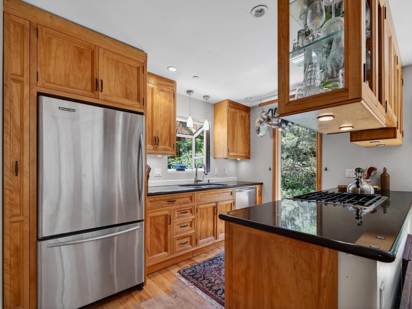925 Old Farm LN